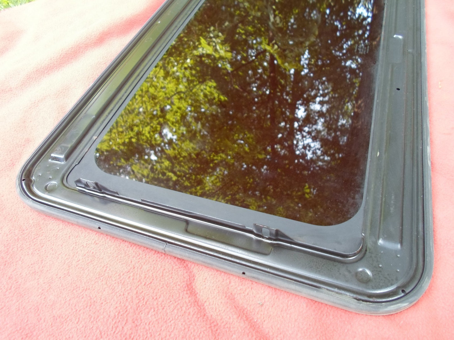 2002 GMC ENVOY YEAR SPECIFIC SUNROOF GLASS  NO ACCIDENT OEM FREE SHIPPING!
