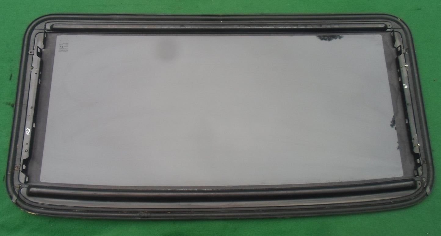 98 99 00 01 02 03 TOYOTA SIENNA OEM FACTORY SUNROOF GLASS PANEL  63201-08010; 6320108010