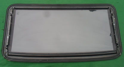 98 99 00 01 02 03 TOYOTA SIENNA OEM FACTORY SUNROOF GLASS PANEL  63201-08010; 6320108010