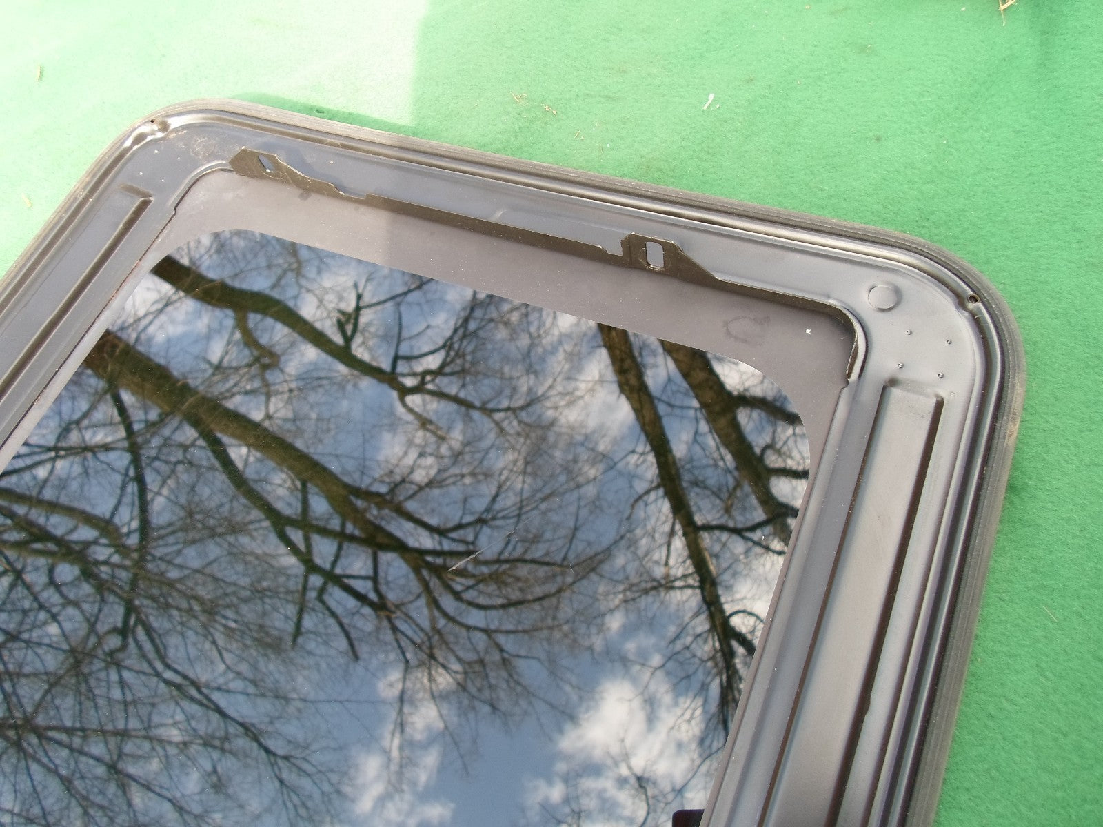 1999 GMC JIMMY YEAR SPECIFIC SUNROOF GLASS  NO ACCIDENT OEM FREE SHIPPING - RarePartsFinder.Com