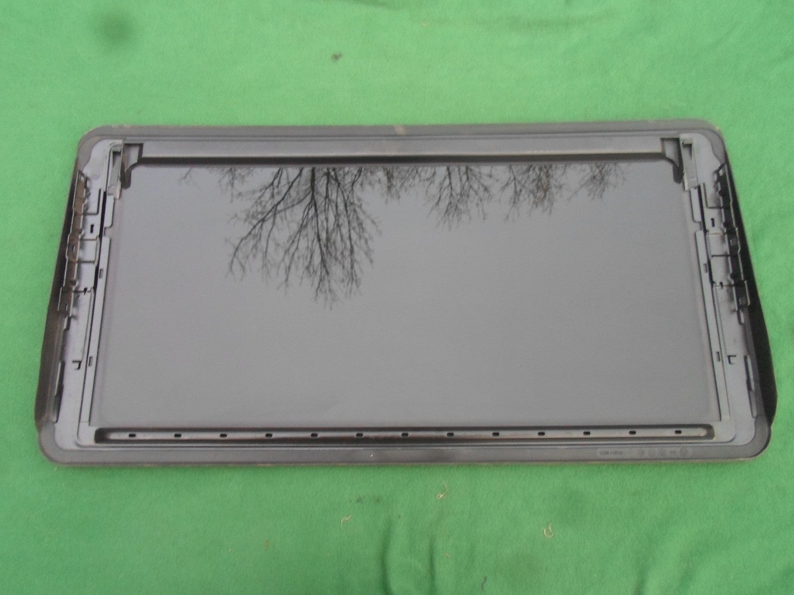 2005  MERCEDES BENZ E500 OEM YEAR SPECIFIC SUNROOF GLASS  FREE SHIPPING - RarePartsFinder.Com