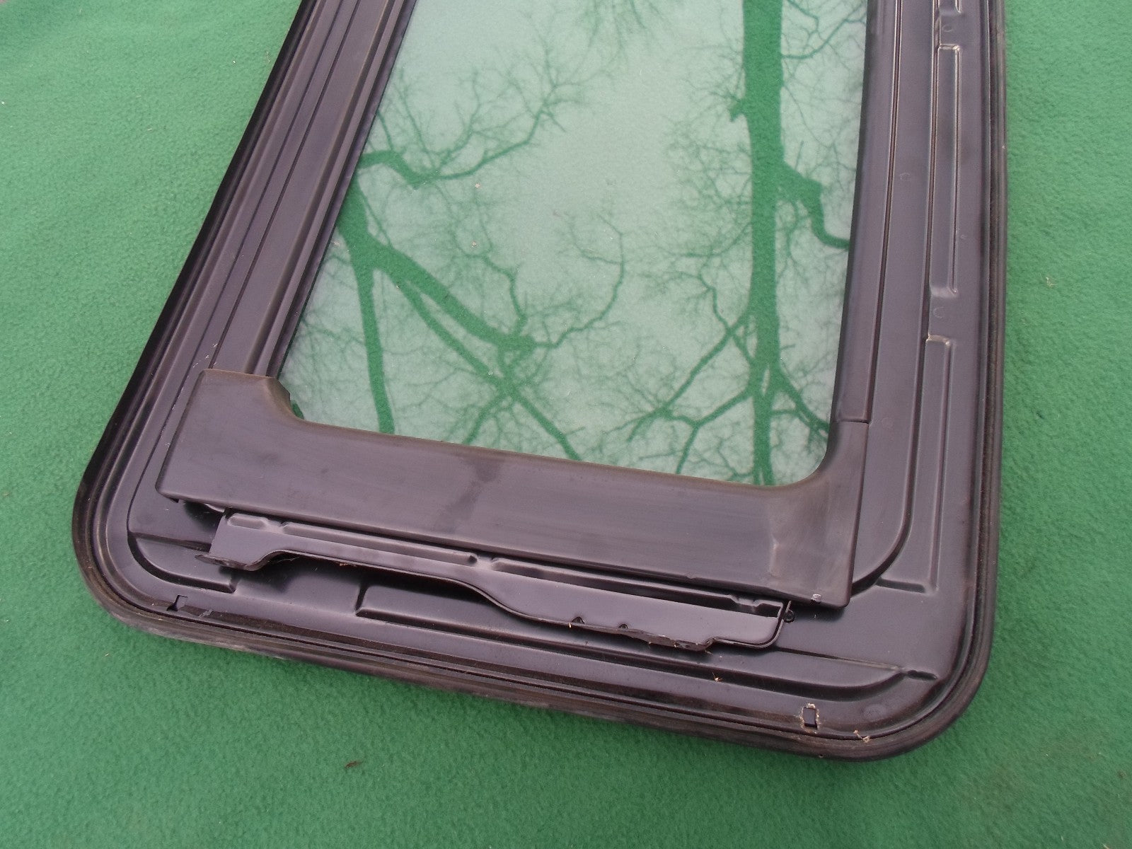 95 96 97 98 MAZDA PROTEGE OEM SUNROOF GLASS PANEL NO ACCIDENT FREE SHIPPING! - RarePartsFinder.Com