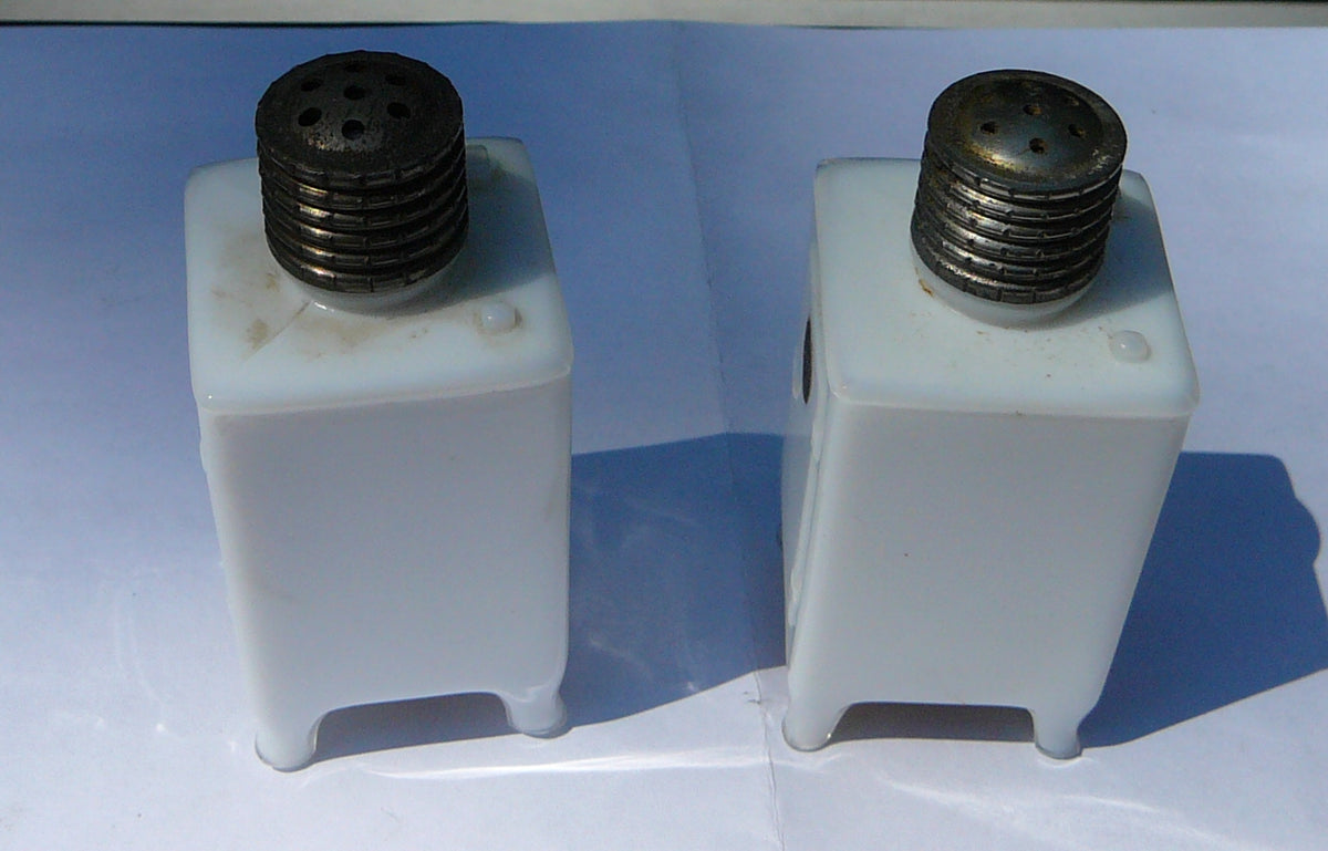 Vintage Antique Refrigerator GE Salt and Pepper Shakers  D1