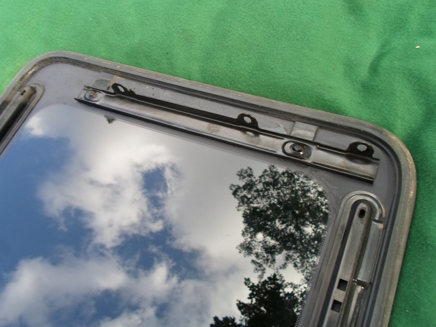 2009 CHEVY IMPALA OEM FACTORY  SUNROOF GLASS NO ACCIDENT FREE SHIPPING! - RarePartsFinder.Com