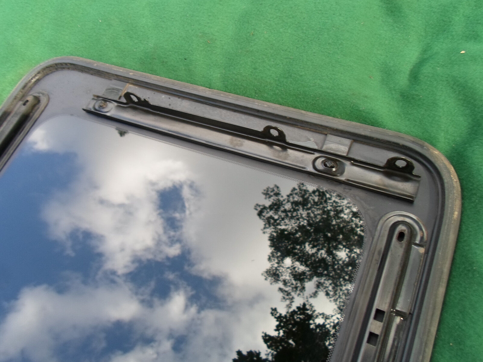 2009 CHEVY IMPALA OEM FACTORY  SUNROOF GLASS NO ACCIDENT FREE SHIPPING! - RarePartsFinder.Com