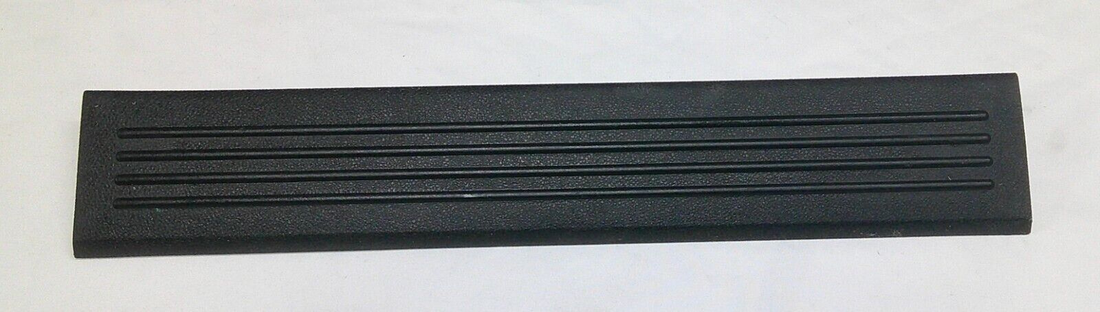07-14 SIERRA SILVERADO FULLSIZE CREW CAB REAR DOOR SILL PLATE P/N 25844289 B2 - RarePartsFinder.Com