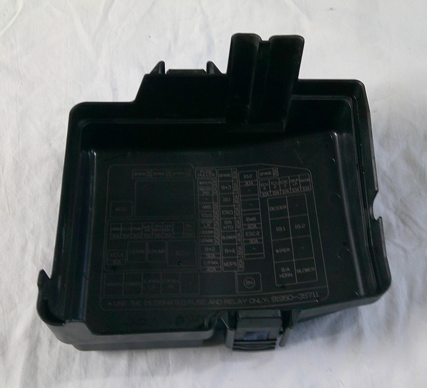 09 - 14 Hyundai Sonata Engine Compartment Relay Fuse Cover Lid 91950-3S740 R2
