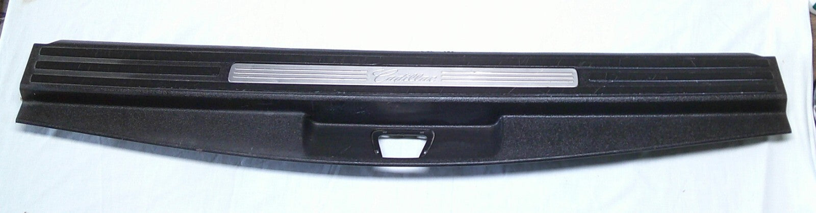 07 - 14 Cadillac  Escalade OEM Trunk Sill Cover Trim 15164157  M3