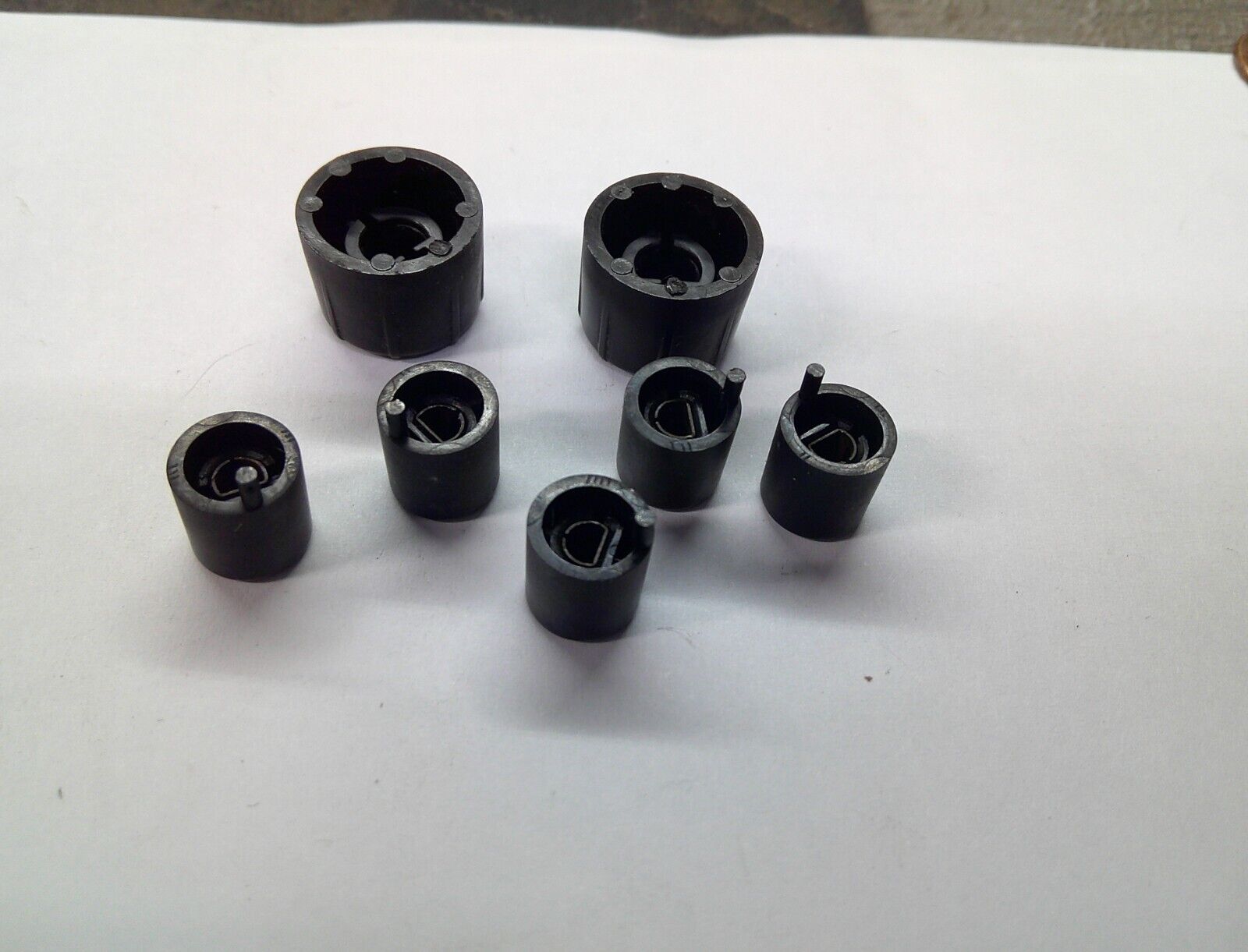 00 - 05 VOLKSWAGON PASSAT RADIO STEREO TUNER KNOB SET OEM FREE SHIPPING - RarePartsFinder.Com