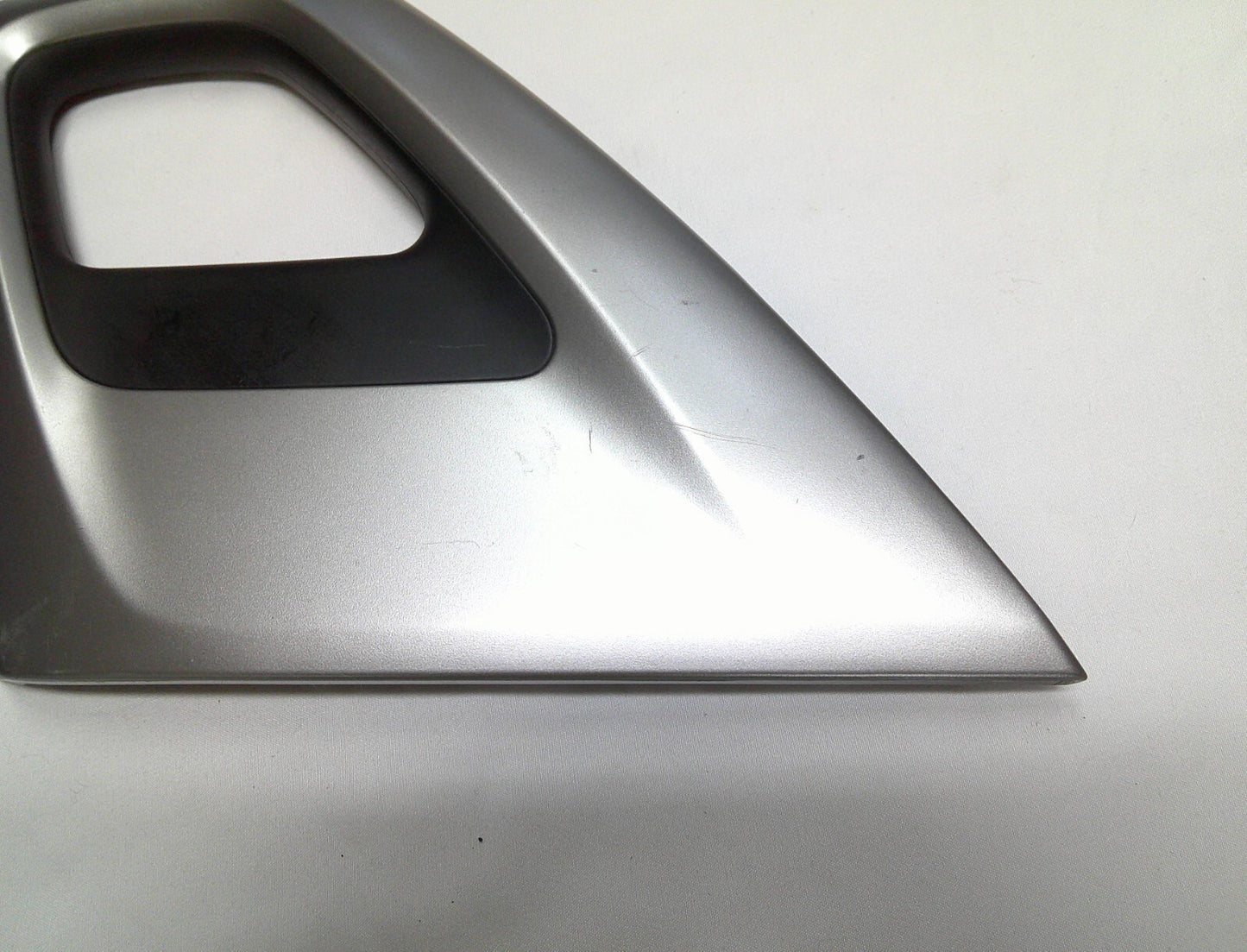 13 - 17 Hyundai Veloster Turbo passenger Front Door Handle Grip Trim RH B3 - RarePartsFinder.Com