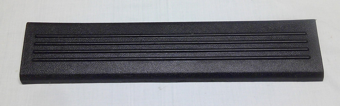 07 - 13 SILVERADO SIERRA OEM LH REAR DOOR SILL COVER TRIM 15812155 B3 - RarePartsFinder.Com