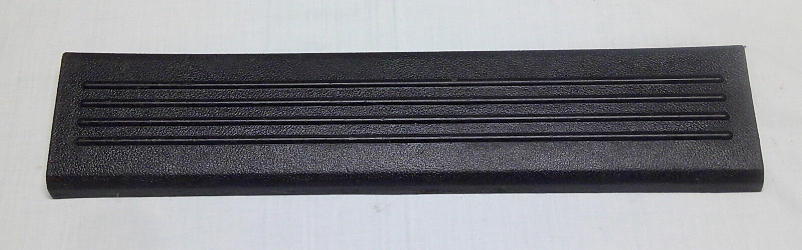 07 - 13 SILVERADO SIERRA OEM LH REAR DOOR SILL COVER TRIM 15812155 B3 - RarePartsFinder.Com