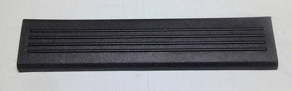 07 - 13 SILVERADO SIERRA OEM LH REAR DOOR SILL COVER TRIM 15812155 B3 - RarePartsFinder.Com