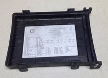 10 11 SAVANA EXPRESS ENGINE COMPARTMENT FUSE RELAY COVER LID 20944028 B9