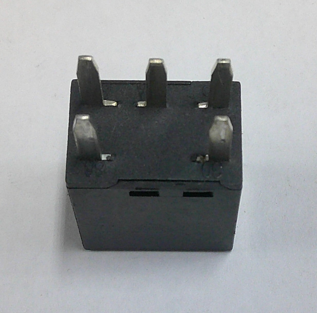 USA SELLER GM  HELLA RELAY 4RD 746560-00  1 YEAR WARRANTY TESTED GM7