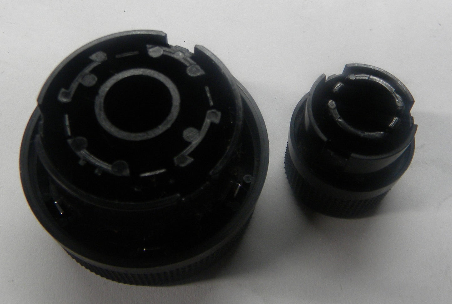 2004 Chevy Silverado Impala Stereo Tuner Radio Knob Set OEM