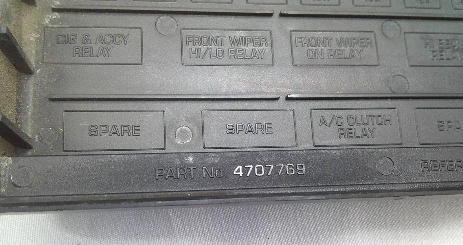 1996 PLYMOUTH VOYAGER DODGE CARAVAN FUSE RELAY COVER LID 4707769  B2 - RarePartsFinder.Com