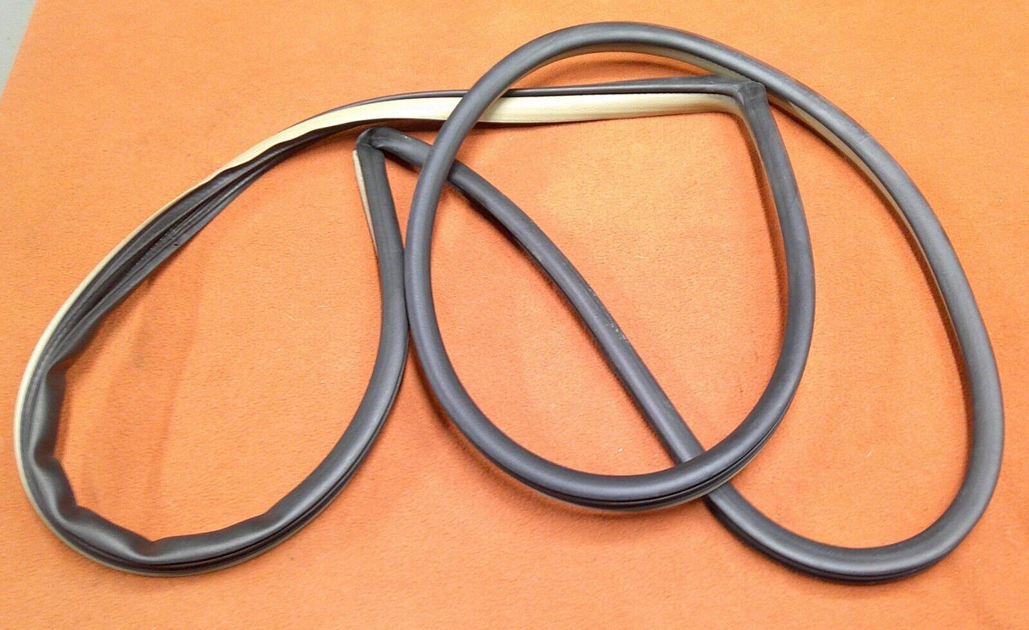01 - 07 TOYOTA HIGHLANDER DRIVER DOOR ON BODY WEATHERSTRIP OEM 62312-48050-A0 - RarePartsFinder.Com