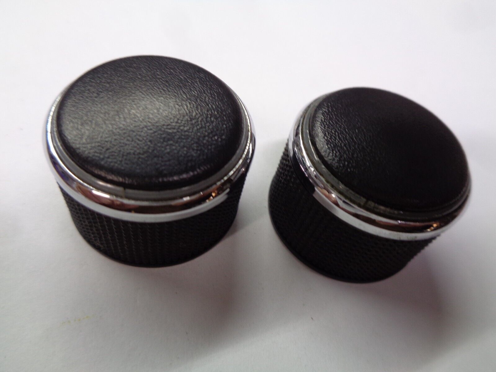2008 DODGE DURANGO RADIO STEREO TUNER KNOB SET OEM FREE SHIPPING! - RarePartsFinder.Com
