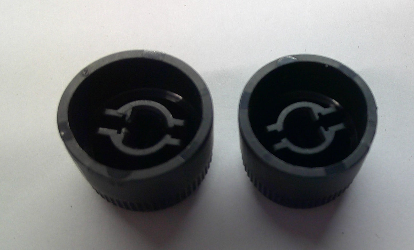 2007 - 2009 MITSUBISHI OUTLANDER  RADIO STEREO CONTROL KNOB SET OEM