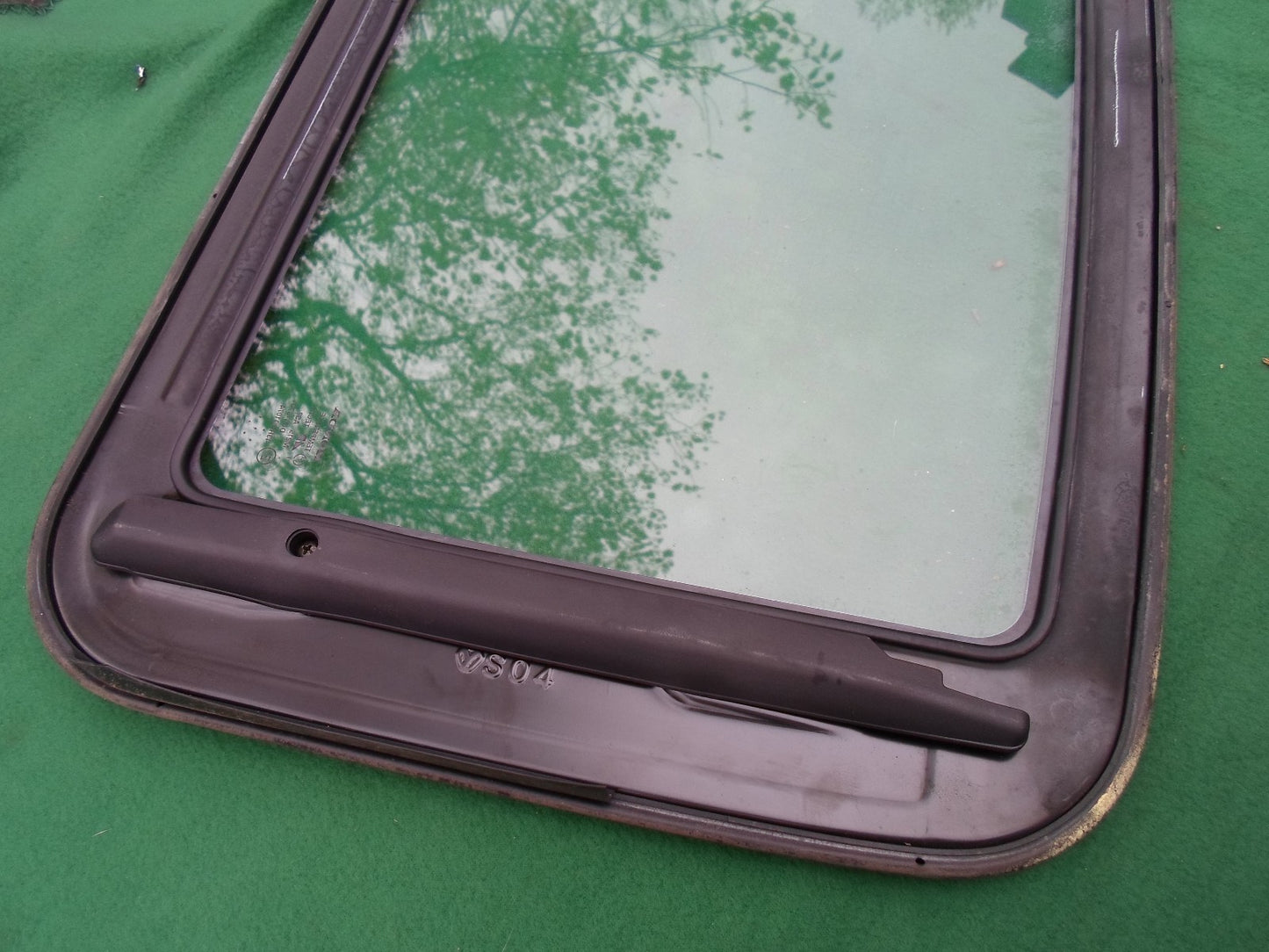 1997 HONDA CIVIC 4 DOOR OEM YEAR SPECIFIC SUNROOF GLASS NO ACCIDENT FREE SHIP