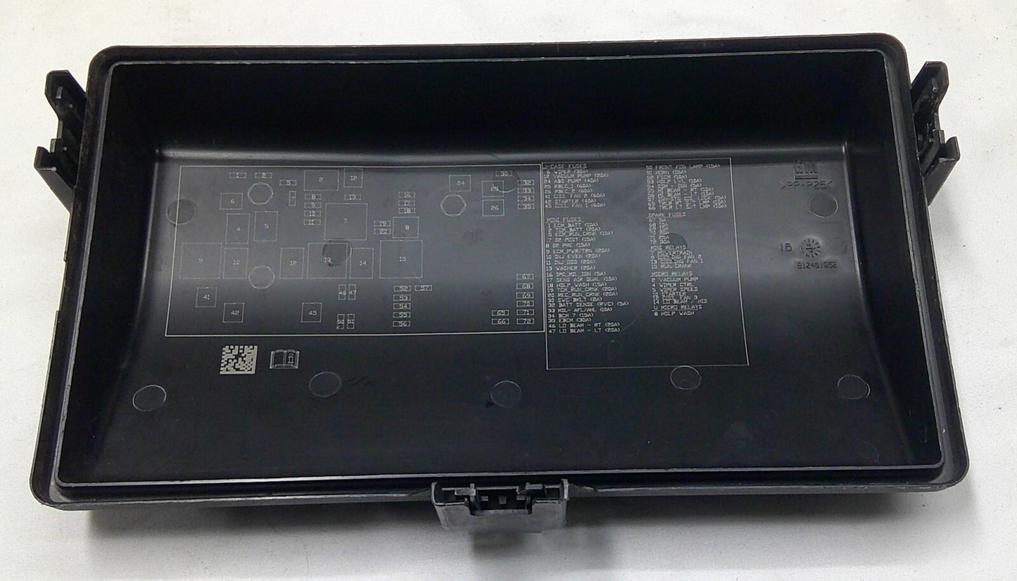 2010 - 2011 Cadillac SRX Engine Fuse Relay Box Cover Lid Cap Only OEM R2