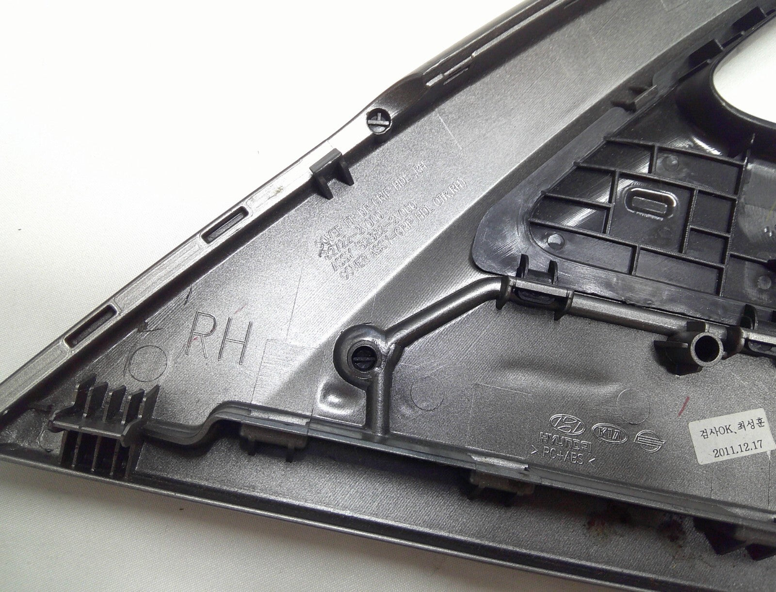 13 - 17 Hyundai Veloster Turbo passenger Front Door Handle Grip Trim RH B3 - RarePartsFinder.Com