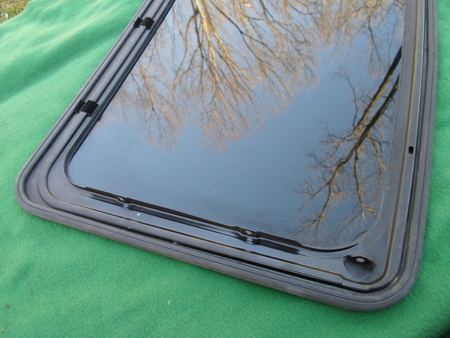 2005 PONTIAC SUNFIRE OEM  YEAR SPECIFIC SUNROOF GLASS PANEL OEM FREE SHIPPING!