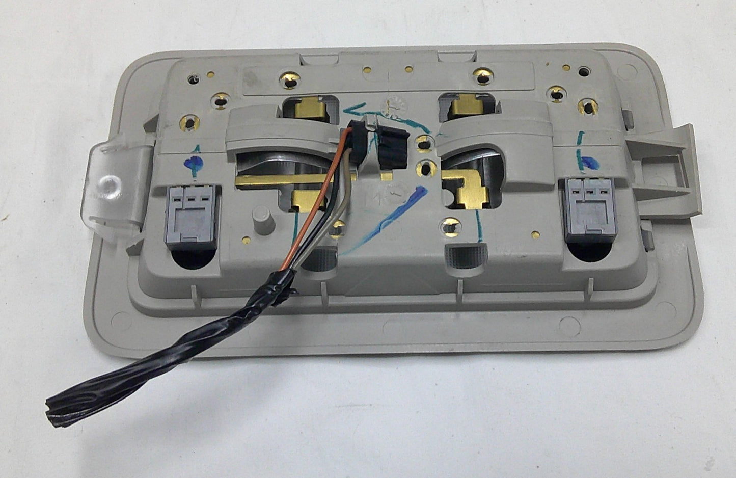 07 - 14 Yukon Tahoe Sierra Silverado Escalade Overhead Dome Light 15940146 R2