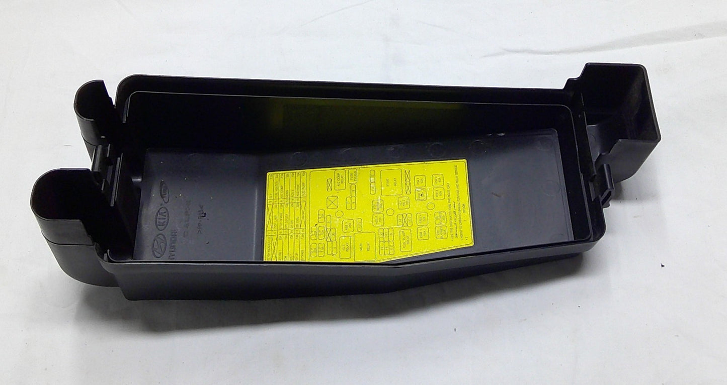 2006 - 2014 Kia Sedona  Relay Fuse Box Cover Lid 91950-4D910 B12