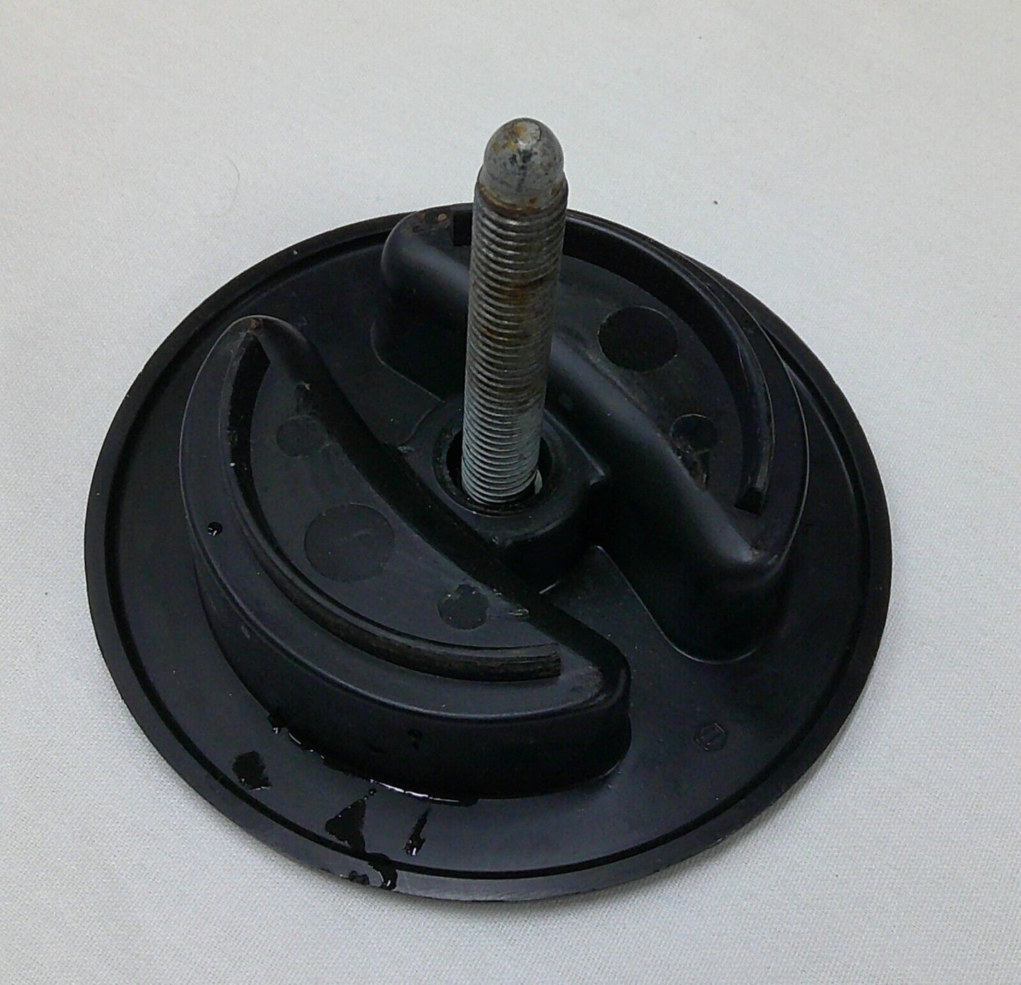 2006 - 2009 PONTIAC TORRENT SPARE TIRE TIE DOWN HOLDER MOUNT A1 - RarePartsFinder.Com