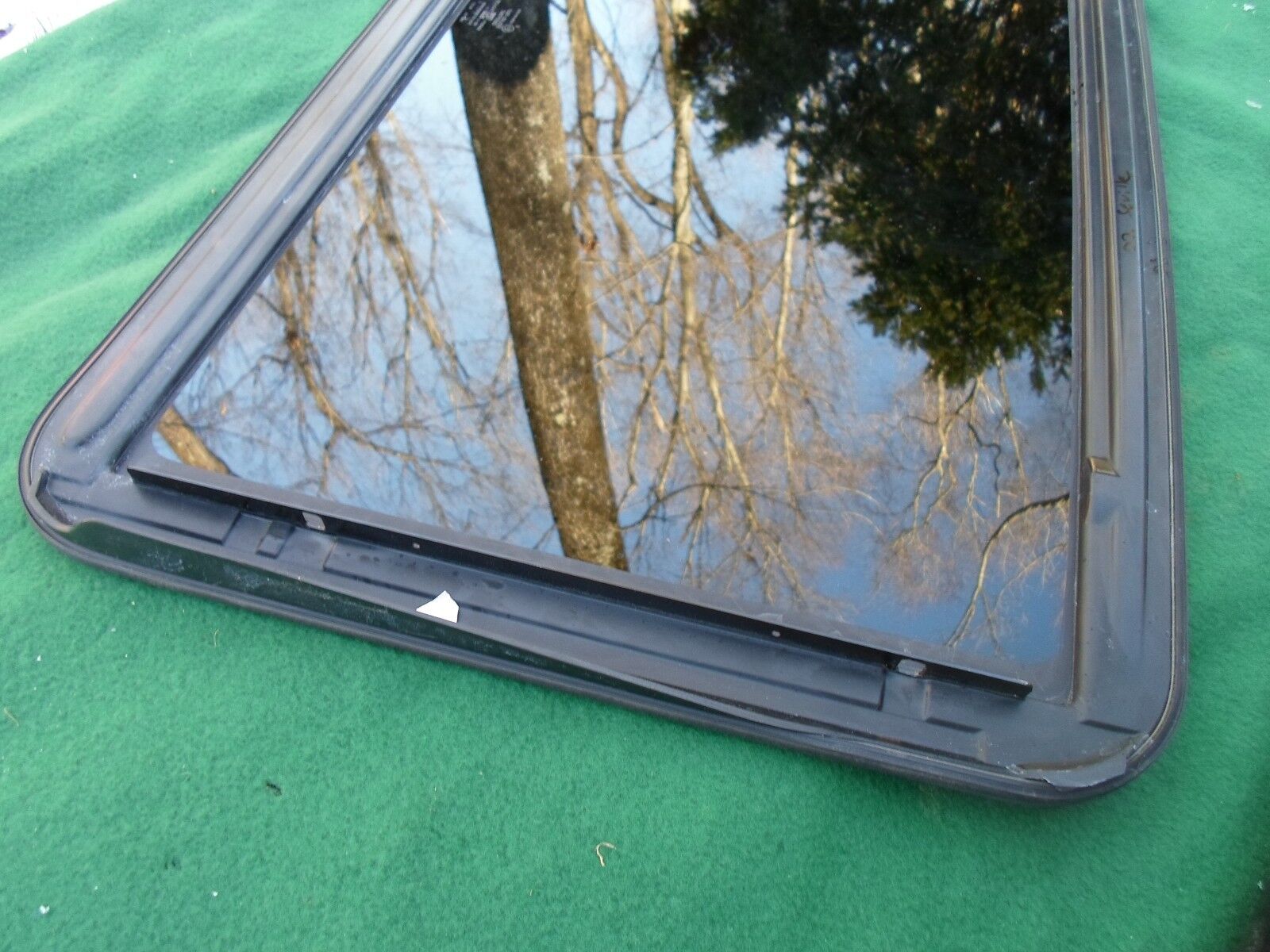 2001 OLDSMOBILE AURORA OEM YEAR SPECIFIC SUNROOF GLASS NO ACCIDENT! FREE SHIP - RarePartsFinder.Com