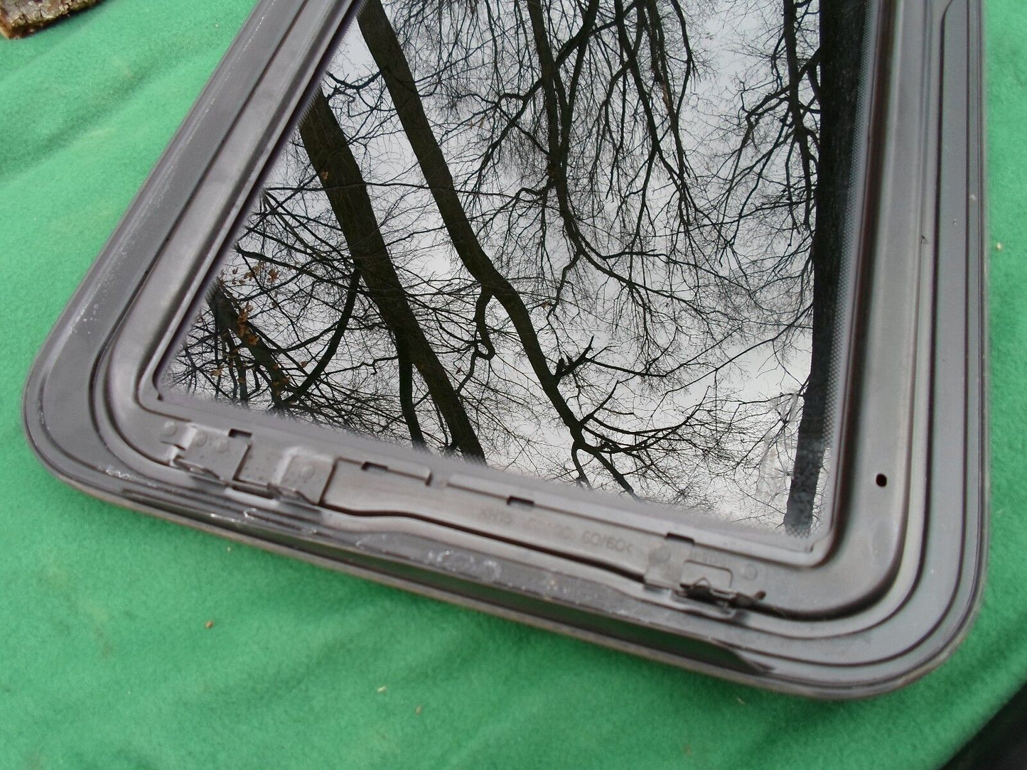 2009 YEAR SPECIFIC HYUNDAI SONATA OEM  FACTORY SUNROOF GLASS FREE SHIPPING! - RarePartsFinder.Com