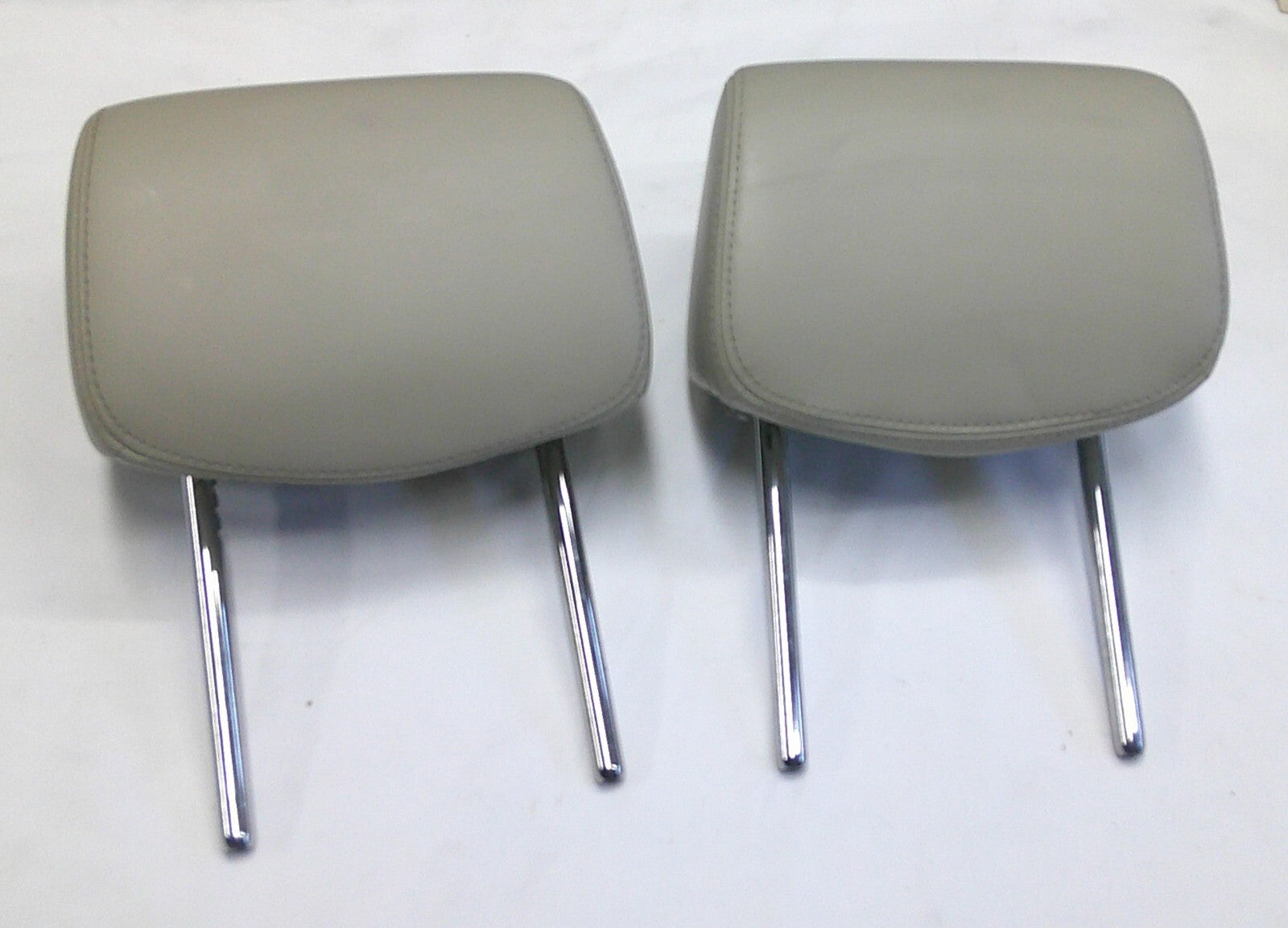 10 - 12 CADILLAC SRX REAR HEADREST HEAD REST SET CLEAN OEM FREE SHIPPING!