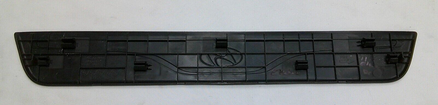 2011 - 2015 HYUNDAI ELANTRA OEM LH FRONT DOOR SILL COVER TRIM FREE SHIPPING B2