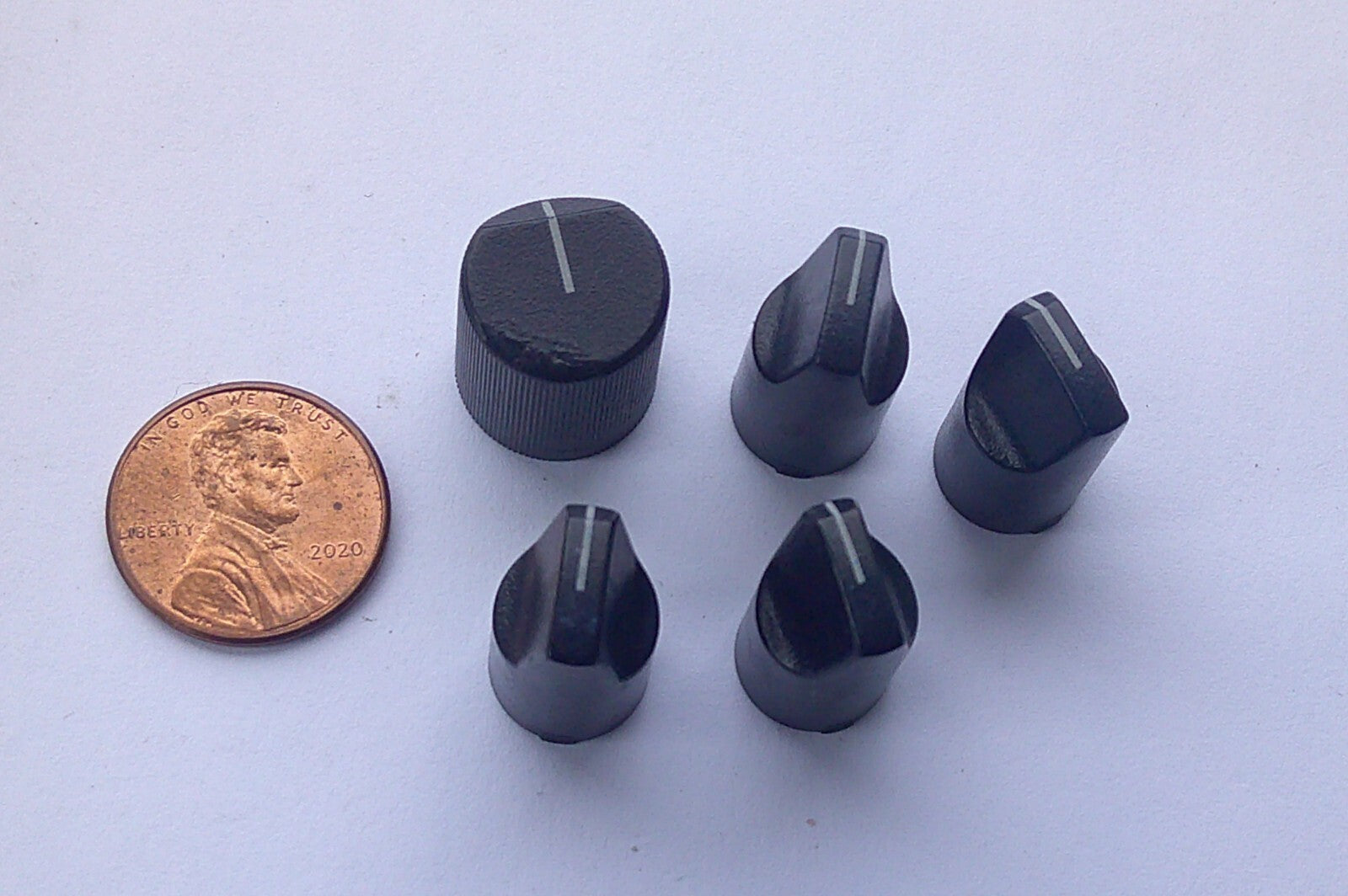 1993 FORD ESCORT STEREO TUNER RADIO KNOB SET OEM FACTORY FREE SHIPPING! - RarePartsFinder.Com