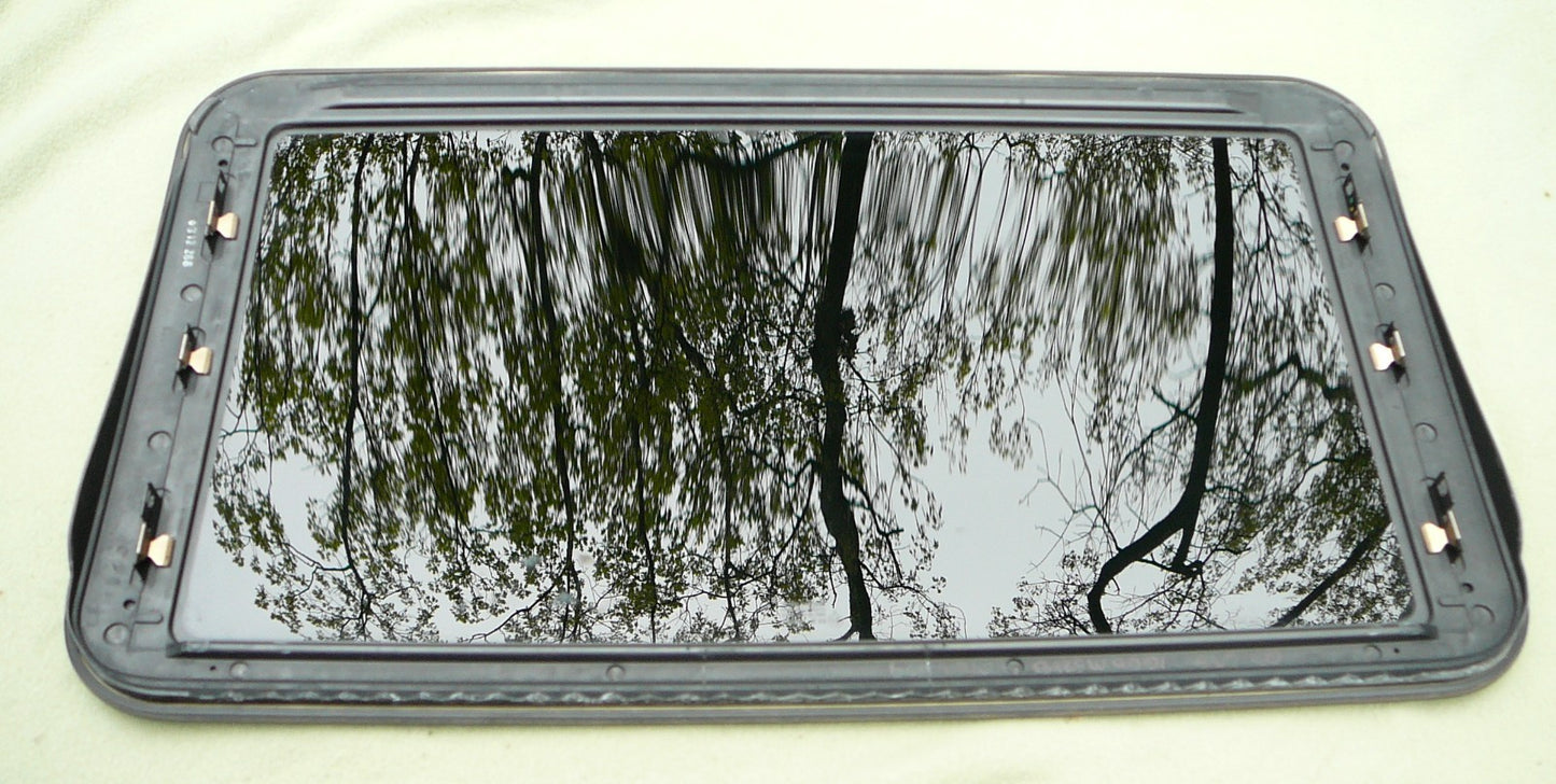 2003 - 2007 CADILLAC CTS OEM FACTORY SUNROOF GLASS  15942605 88892604
