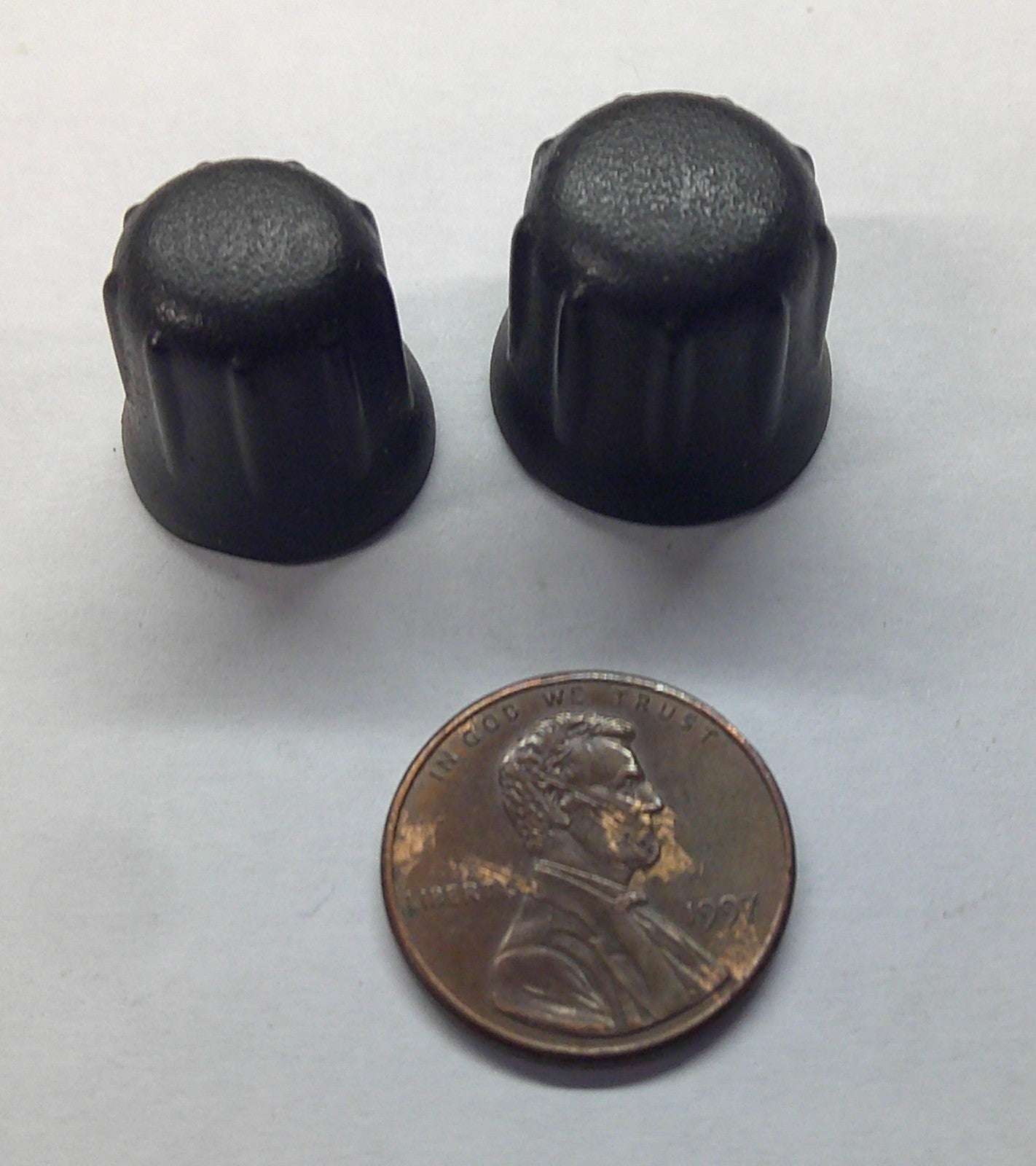 2004 - 2007 PONTIAC GRAND PRIX  RADIO STEREO TUNER KNOB SET OEM - RarePartsFinder.Com