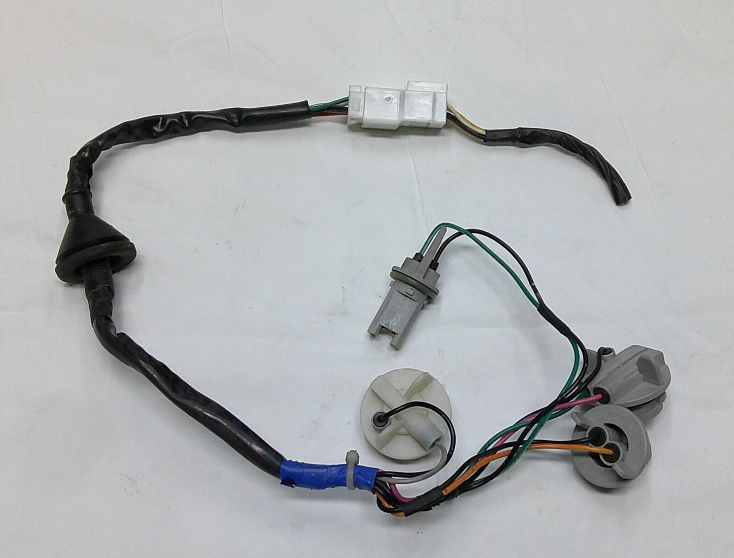 04 - 06 Elantra Socket & Wire Right Rear Taillight Brake Plug 92415-2D550 A10 - RarePartsFinder.Com