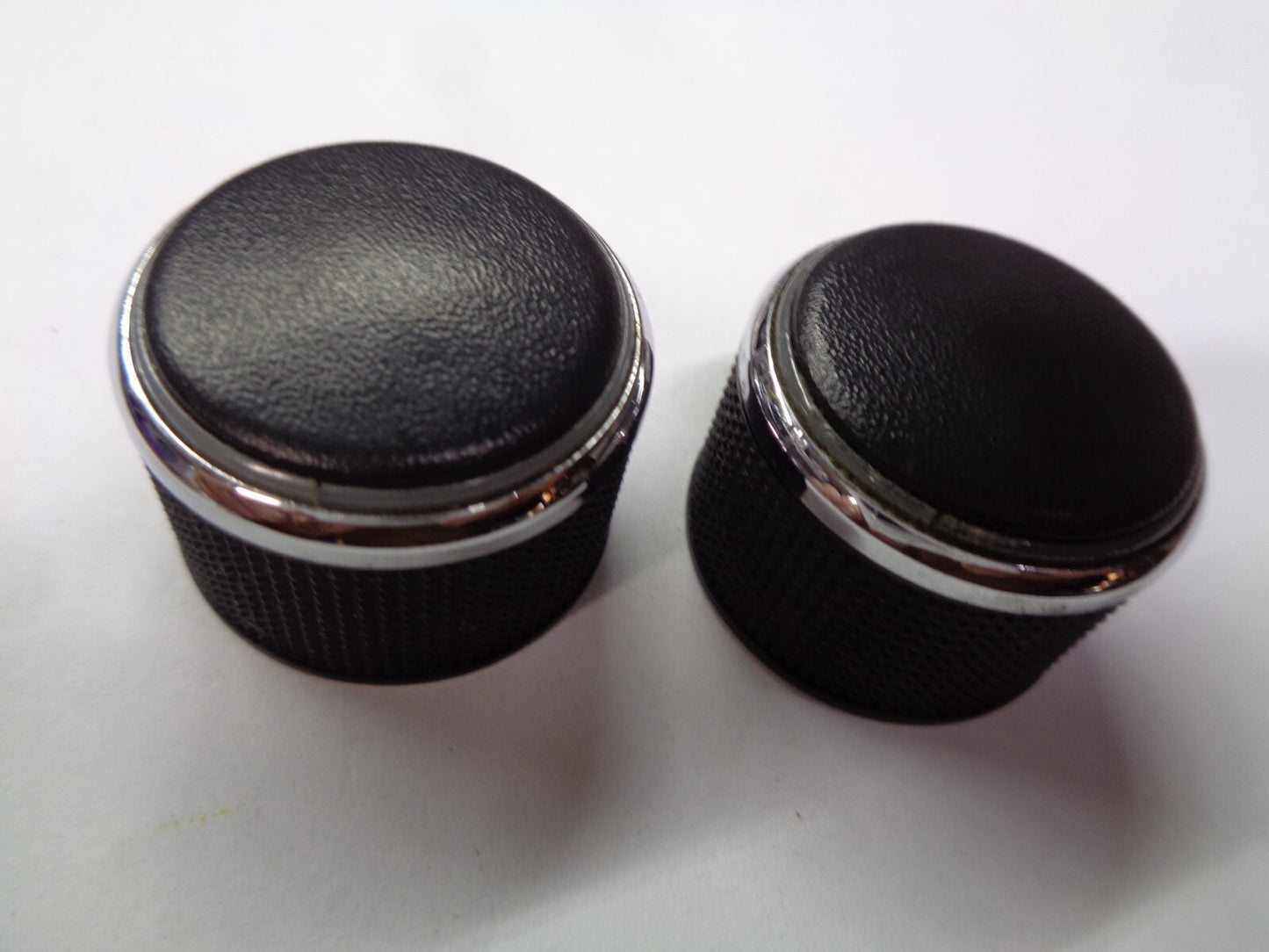 2008 DODGE DURANGO RADIO STEREO TUNER KNOB SET OEM FREE SHIPPING!