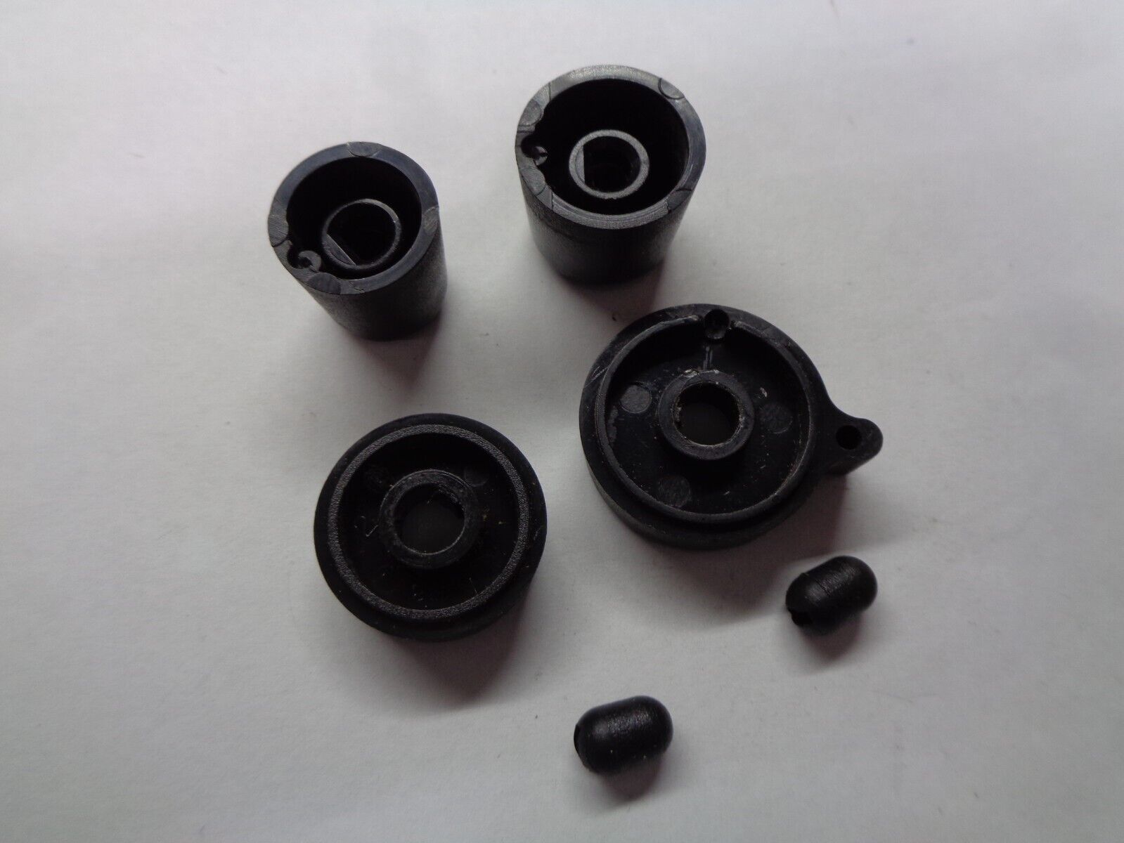1996 CHEVY CAVALIER  RADIO STEREO CONTROL KNOB SET OEM - RarePartsFinder.Com