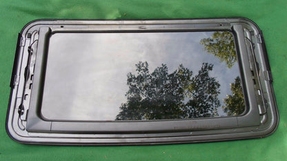 2003 HYUNDAI  XG350  XG 350 YEAR SPECIFIC SUNROOF GLASS  OEM FREE SHIPPING! - RarePartsFinder.Com