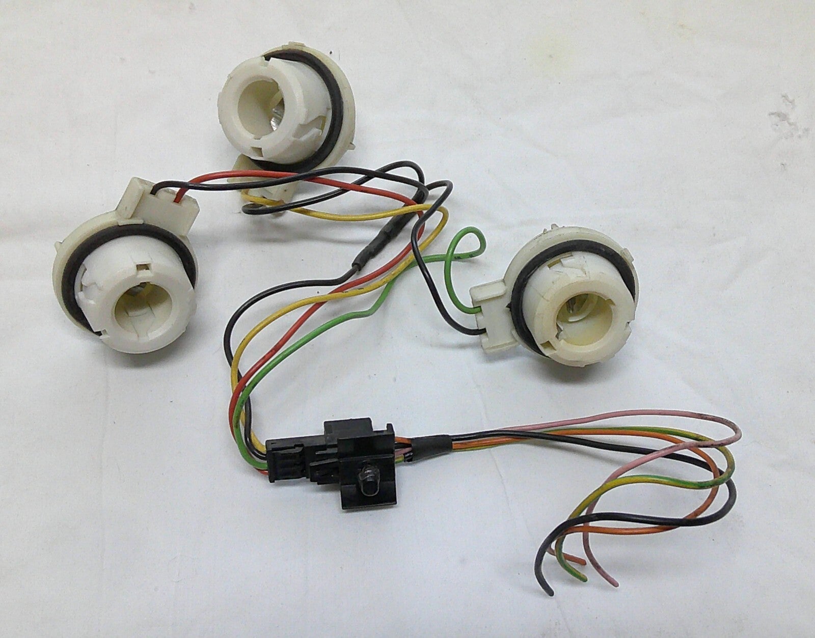 2003 - 2007 Saab 9-3 Socket Rear Taillight Brake Plug Pigtail 12798237 A10