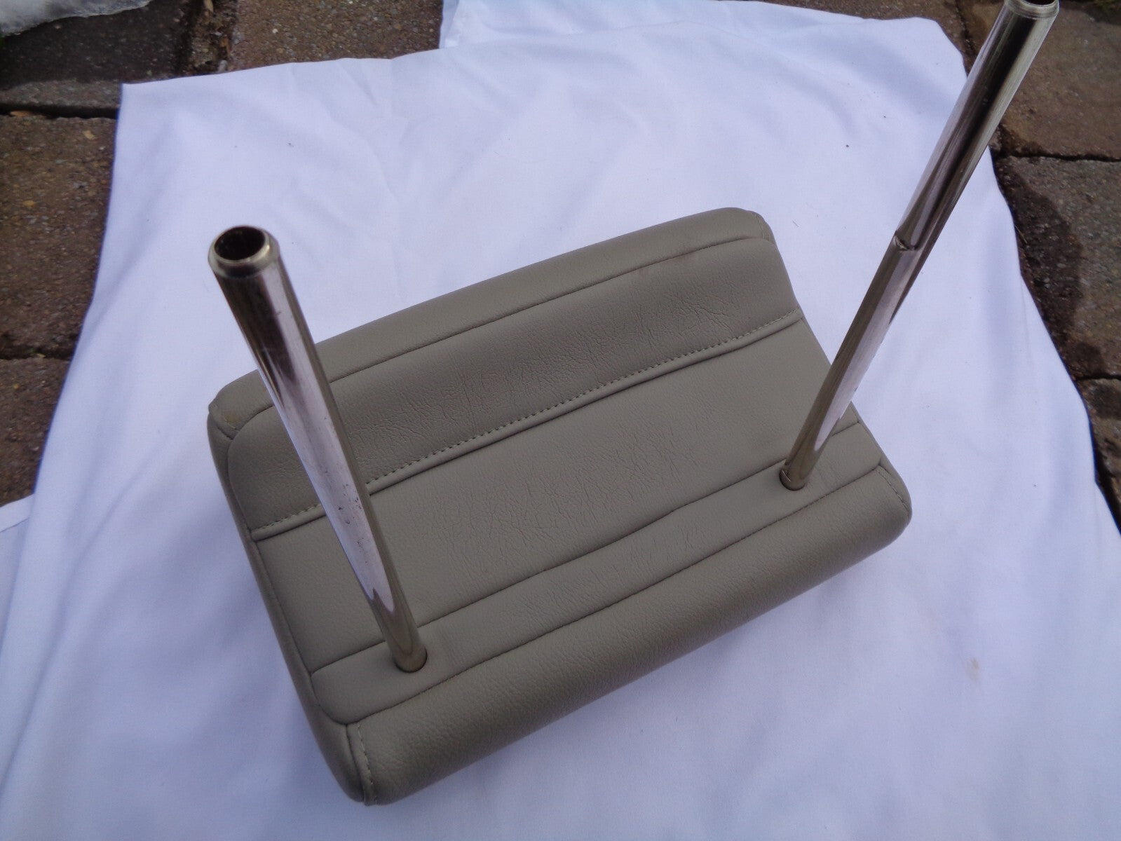 07 - 15 MAZDA CX-9 REAR CENTER SEAT HEADREST HEAD REST OEM FREE SHIPPING! R2 - RarePartsFinder.Com