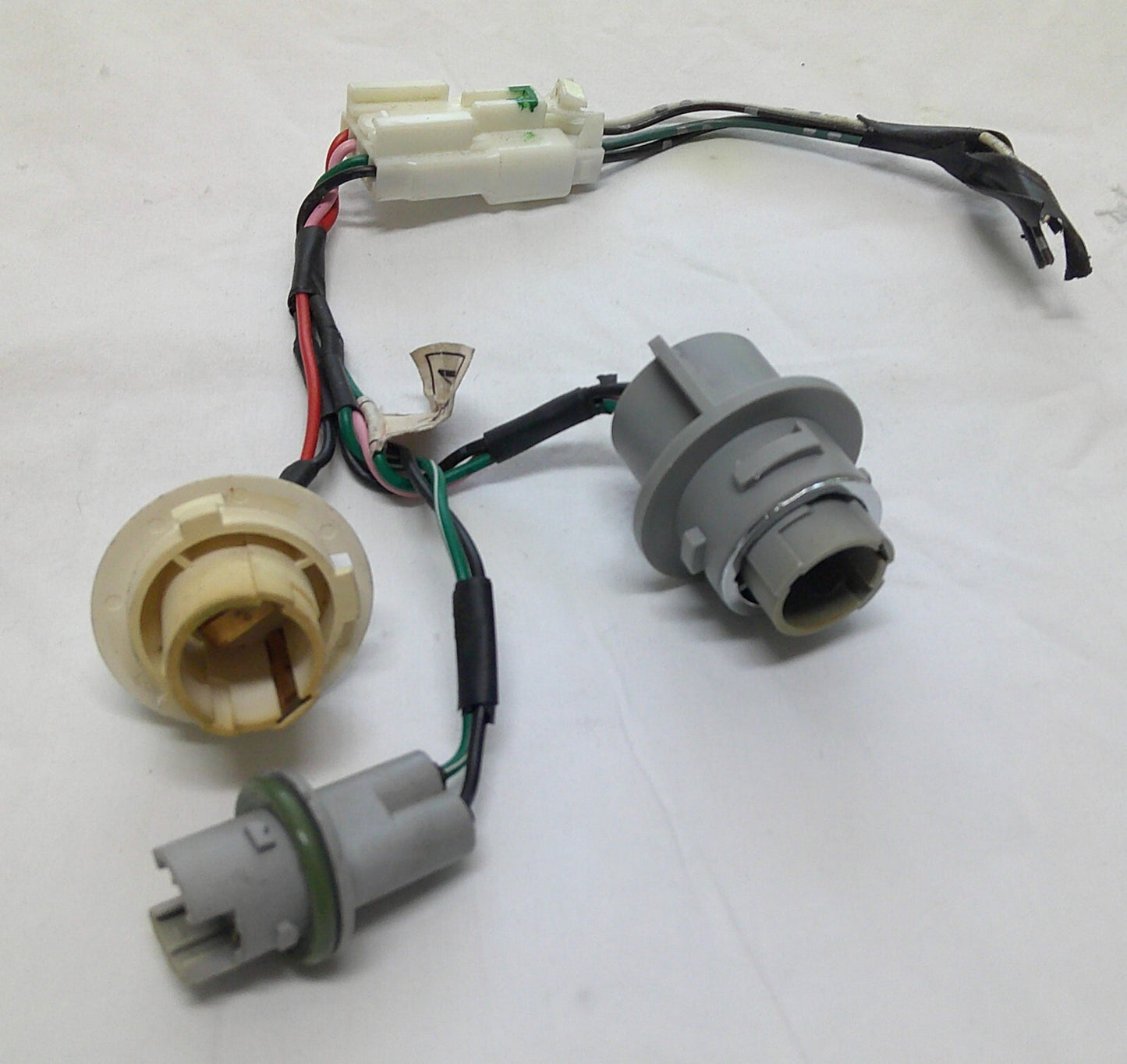 05 - 07   Hyundai Sonata Socket Rear Taillight Brake Plug Pigtail 92450-3K01 A10 - RarePartsFinder.Com