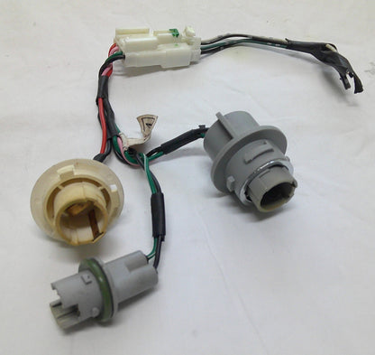 05 - 07   Hyundai Sonata Socket Rear Taillight Brake Plug Pigtail 92450-3K01 A10 - RarePartsFinder.Com