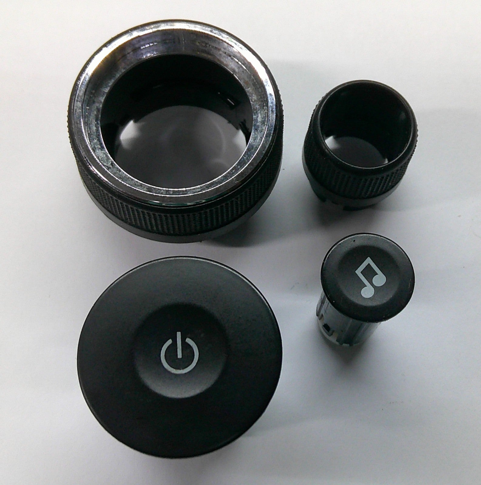 2009 GMC YUKON RADIO STEREO CONTROL KNOB SET 20968152 OEM - RarePartsFinder.Com