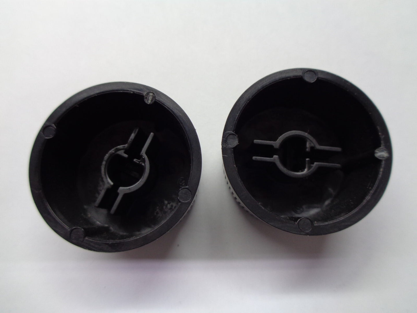 2002 - 2006 HONDA CRV STEREO RADIO TUNER KNOB SET OEM FREE SHIPPING - RarePartsFinder.Com