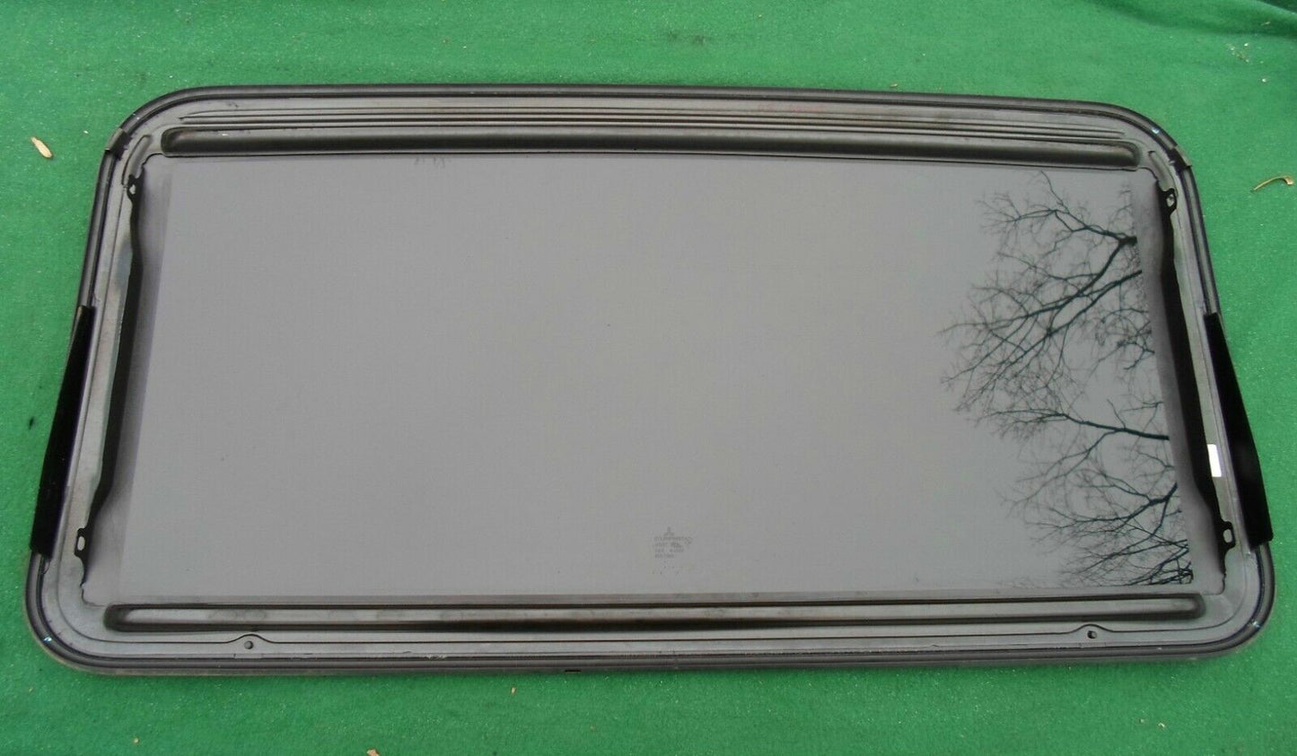 2004 - 2012 MITSUBISHI GALANT OEM SUNROOF GLASS PANEL NO ACCIDENT FREE SHIPPING - RarePartsFinder.Com