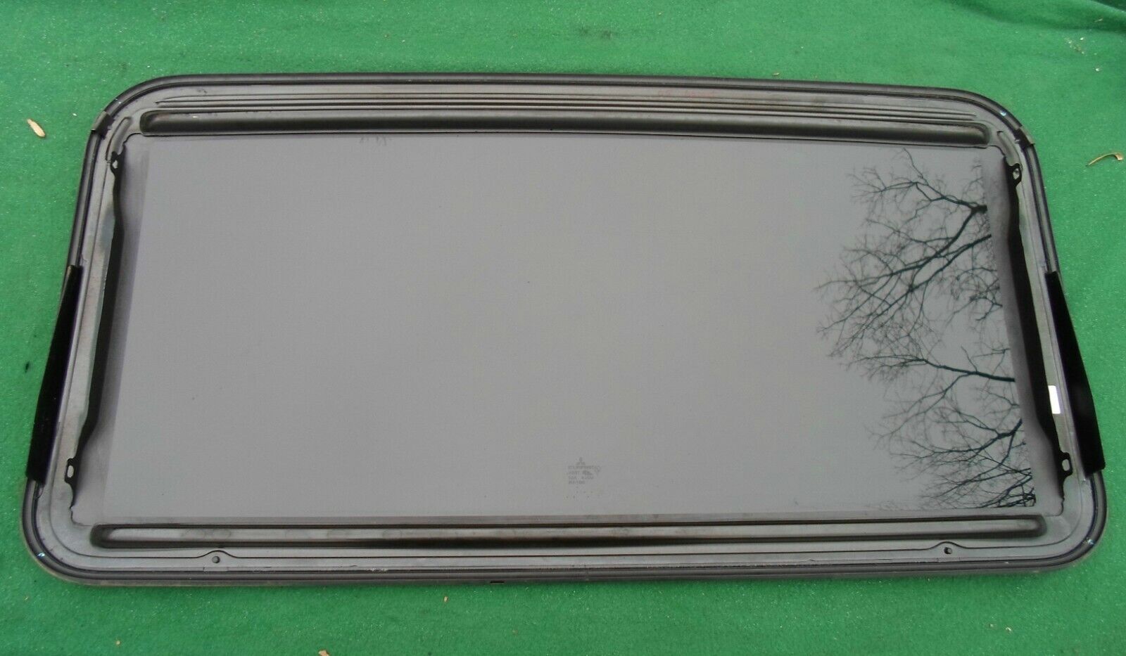 2004 - 2012 MITSUBISHI GALANT OEM SUNROOF GLASS PANEL NO ACCIDENT FREE SHIPPING - RarePartsFinder.Com